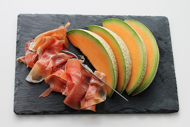 Kulinarische Reise Frankreich Melone und Schinken