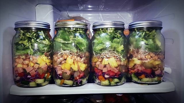 Salate im Glas fertiger Salat im Glas